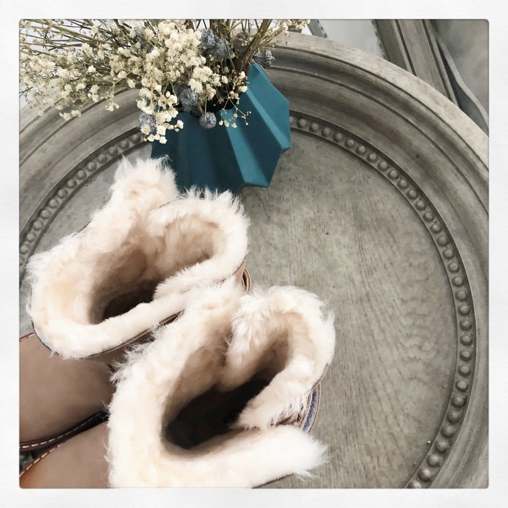UGG 레트로 마틴 부츠 001-286301