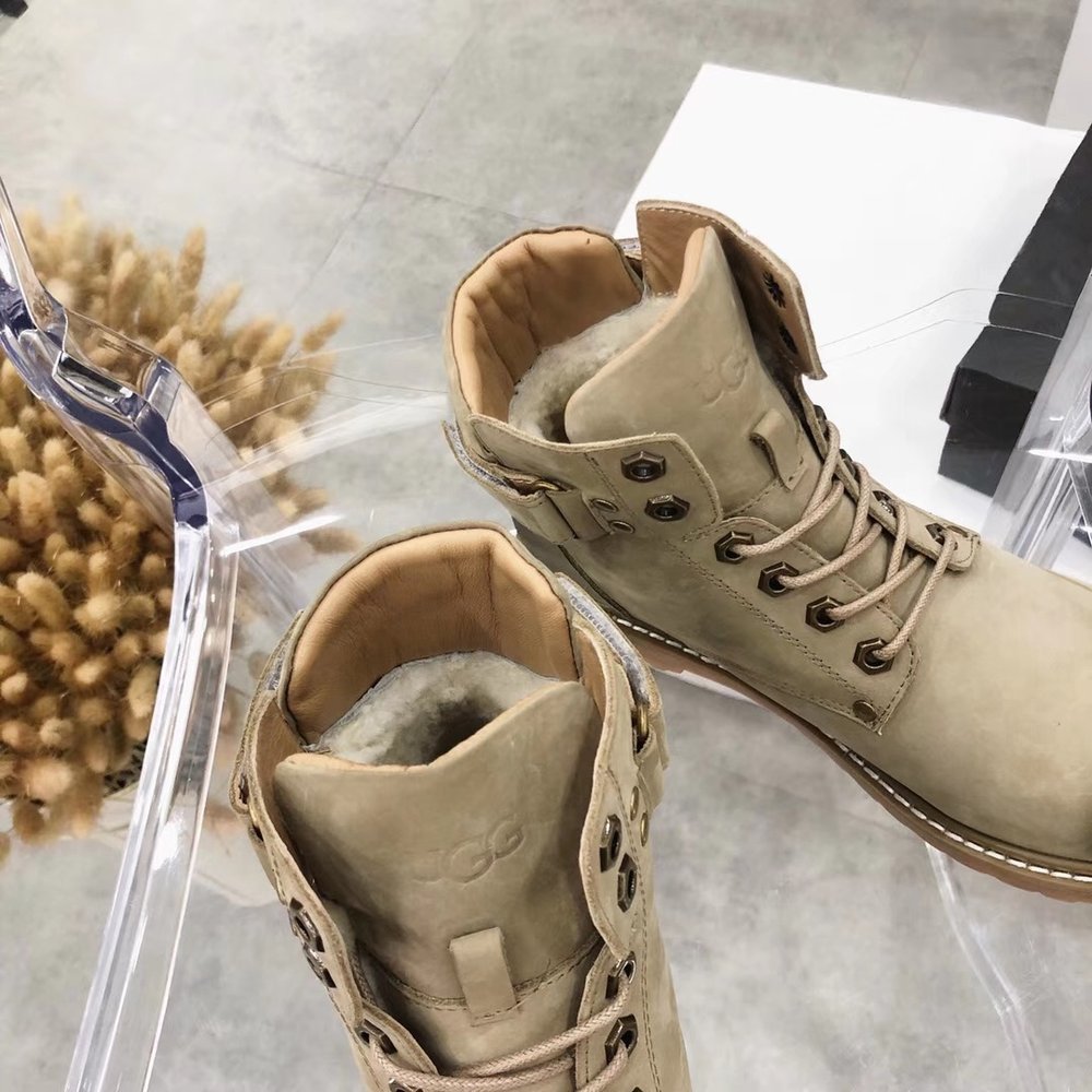 UGG 하이버전 스웨이드 앵클부츠 001-286329