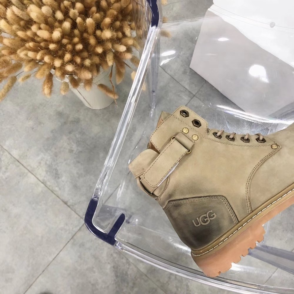 UGG 하이버전 스웨이드 앵클부츠 001-286329