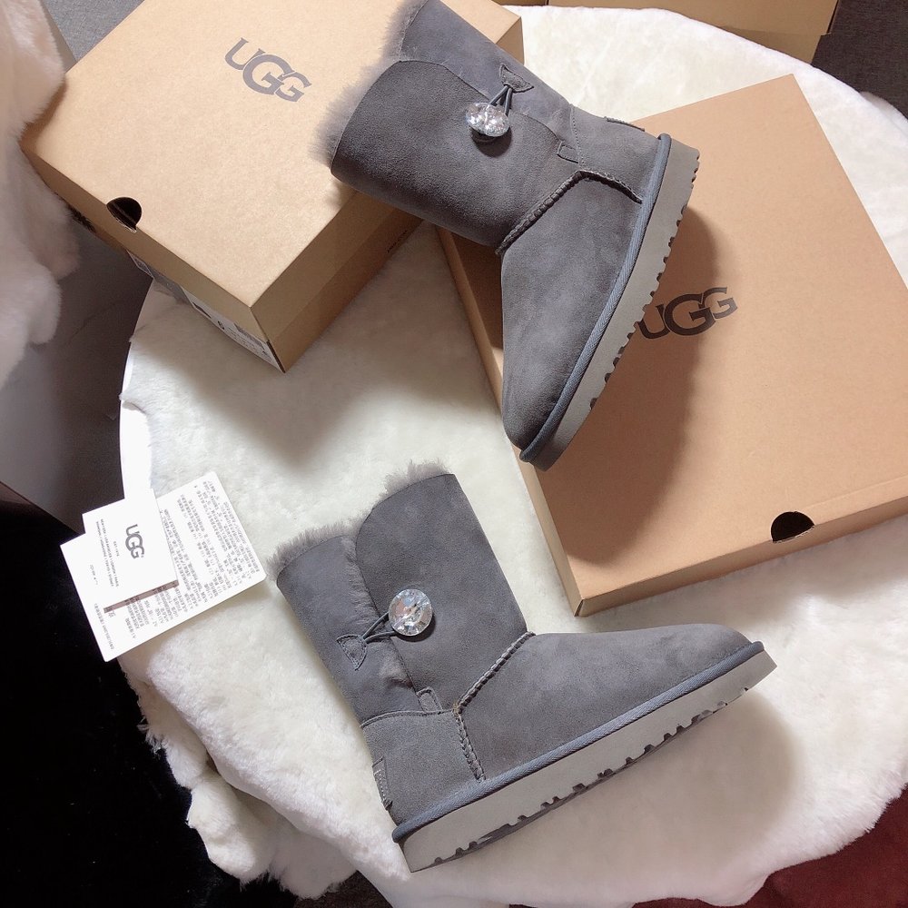 UGG 클래식 다이아몬드 버튼 스노우부츠 001-286348