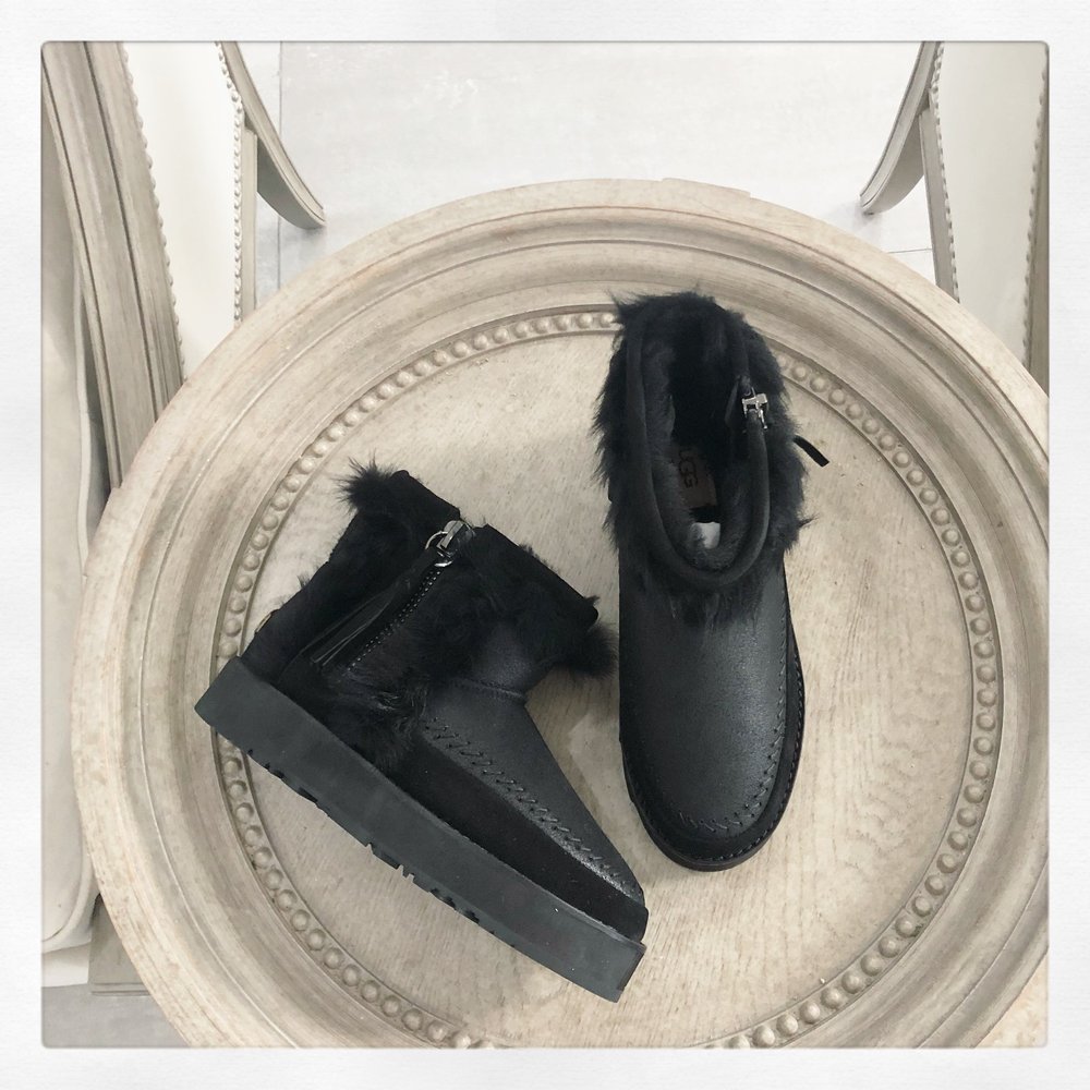 UGG 하이버전 패치 앵클부츠 001-286442