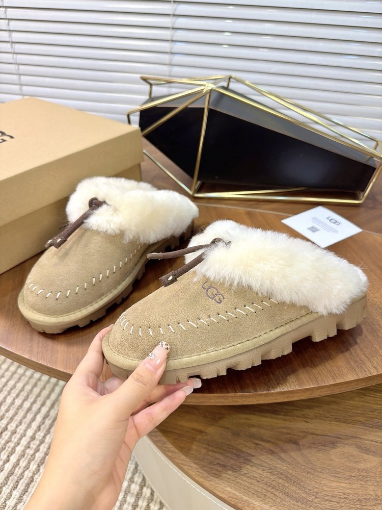 UGG 코케트 스티치 슬리퍼 001-286500