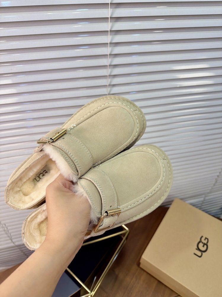 UGG 에블리나 크로그 버클 털 슬리퍼 001-286536