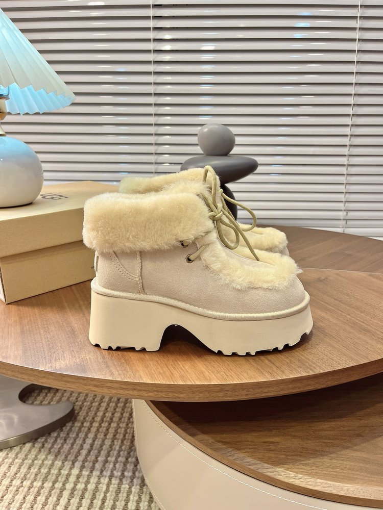 UGG 에스미 레이스업 앵클부츠 001-286547