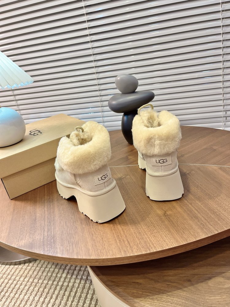 UGG 에스미 레이스업 앵클부츠 001-286547