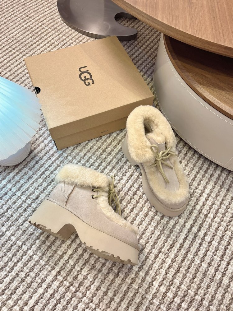 UGG 에스미 레이스업 앵클부츠 001-286547