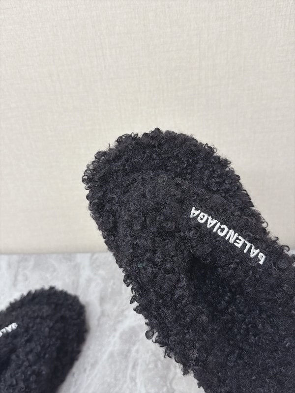 발렌시아가 테디 퍼플립플롭 001-286943