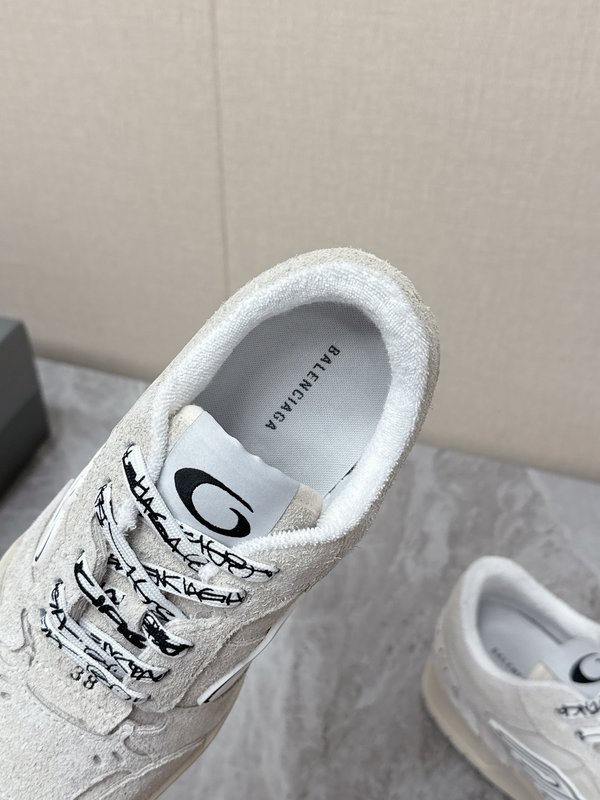 발렌시아가 햄프턴 운동화 001-286995