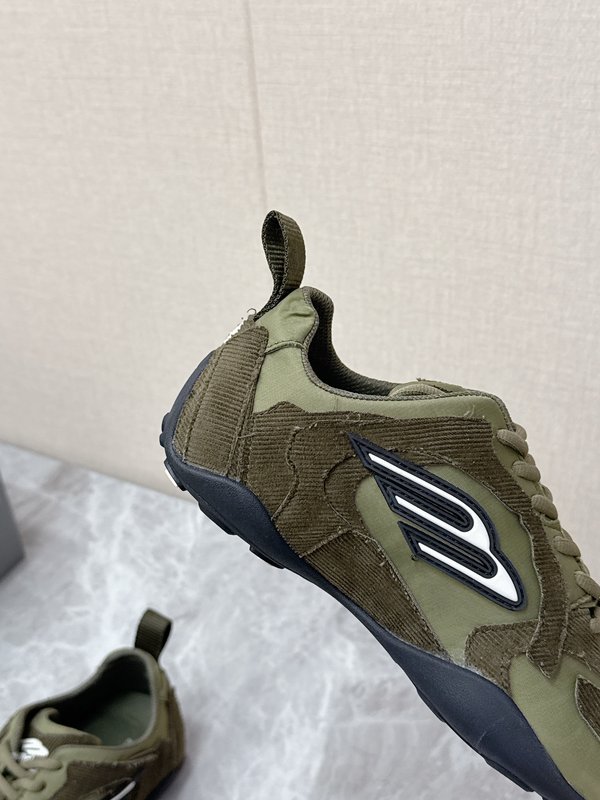 발렌시아가 2026 S/S 빈티지 레이스업 캐주얼 슈즈 001-286998