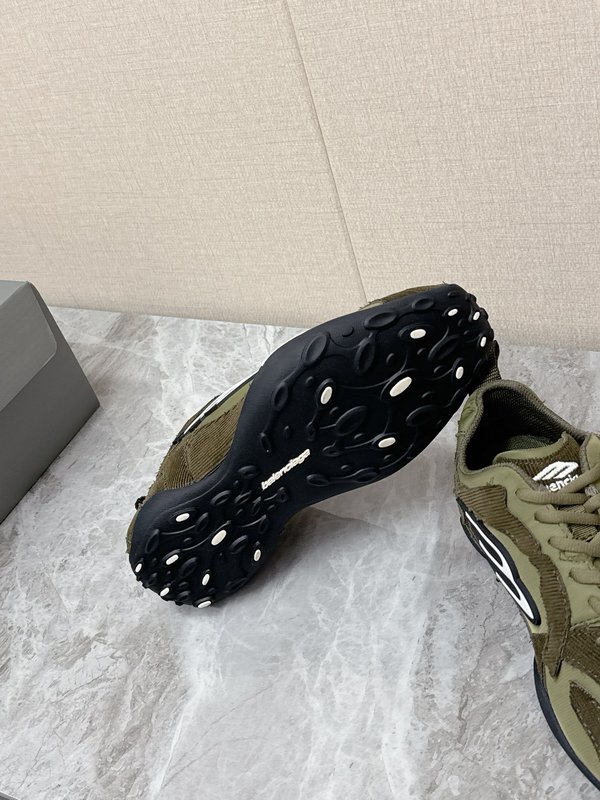 발렌시아가 2026 S/S 빈티지 레이스업 캐주얼 슈즈 001-286998