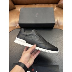 Kiton 남성 소가죽 운동화 001-287118