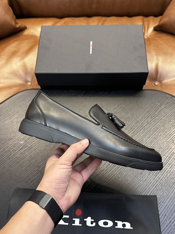 Kiton 남성 소가죽 운동화 001-287137