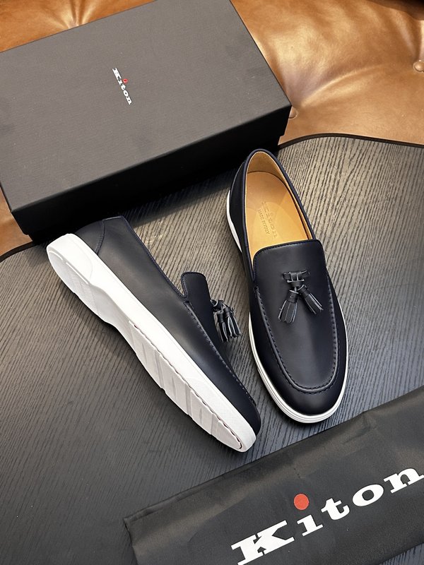 Kiton 남성 소가죽 운동화 001-287138