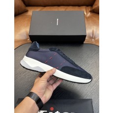 Kiton 남성 소가죽 운동화 001-287166