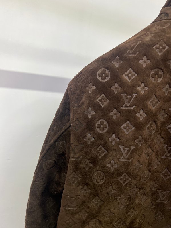 LV 풀프린트 압착 스웨이드 양가죽 스탠드칼라 자켓 001-287275